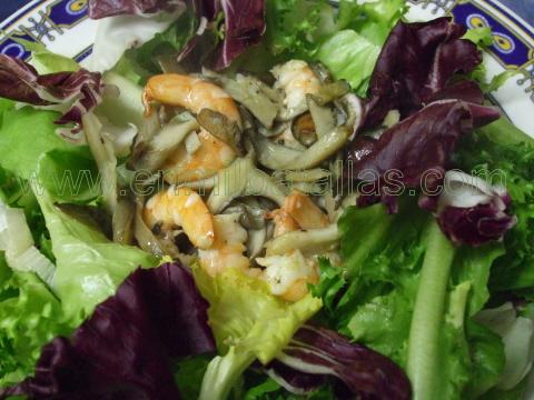 Ensalada templada de setas y langostinos